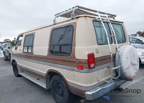 1983 Dodge Ram Van B250 z USA, uszkodzony, nr VIN 2B6HB23T8DK370393